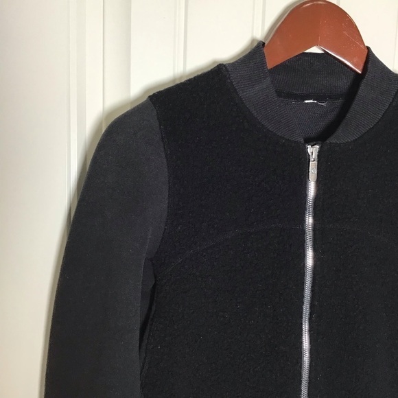 Lululemon Stand Out Sherpa Jacket in Black Size 4. - Picture 3 of 13